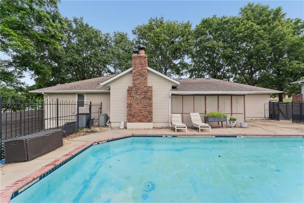 Photo 25: swimming pool, 617 W Maple Street, Raymore, MO 64083