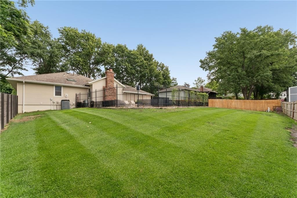 Photo 29 of 48 - 617 W Maple Street, Raymore, MO 64083