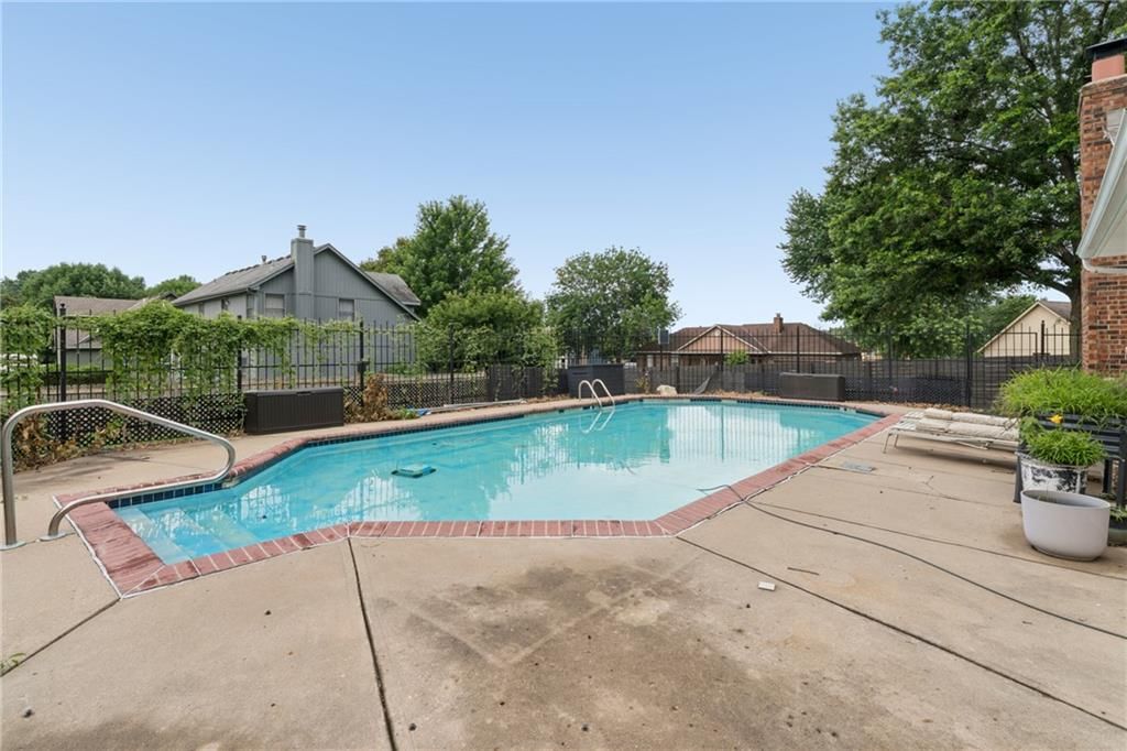 Photo 35 of 48 - 617 W Maple Street, Raymore, MO 64083