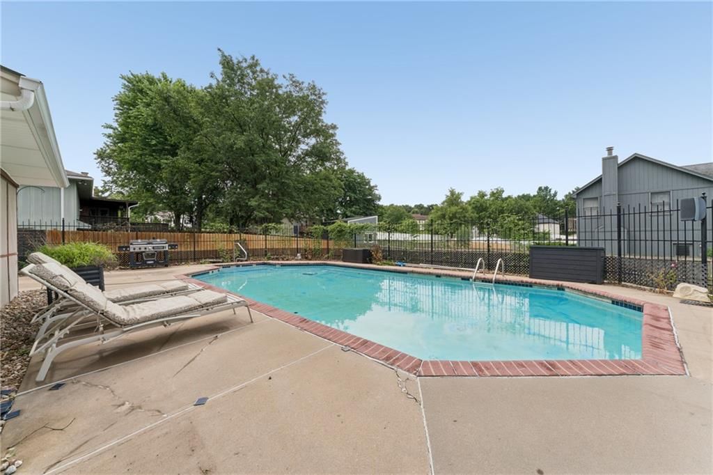 Photo 48 of 48 - 617 W Maple Street, Raymore, MO 64083