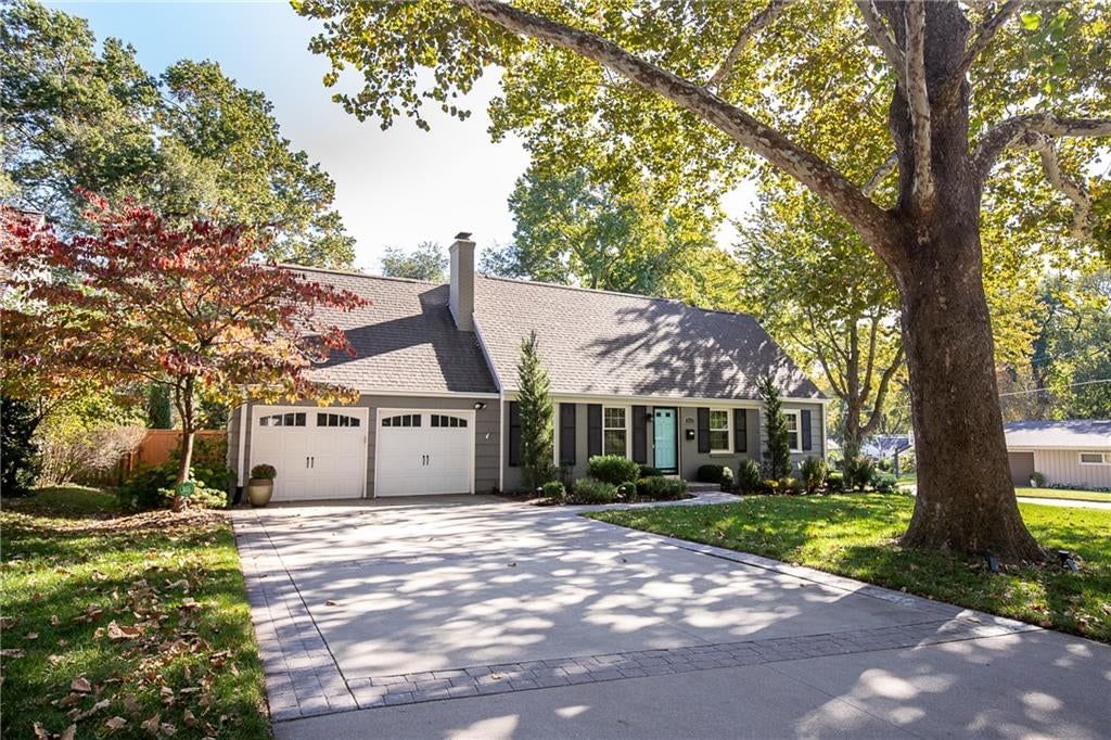 7647 Fairway Street, Prairie Village, KS: listing photo 3