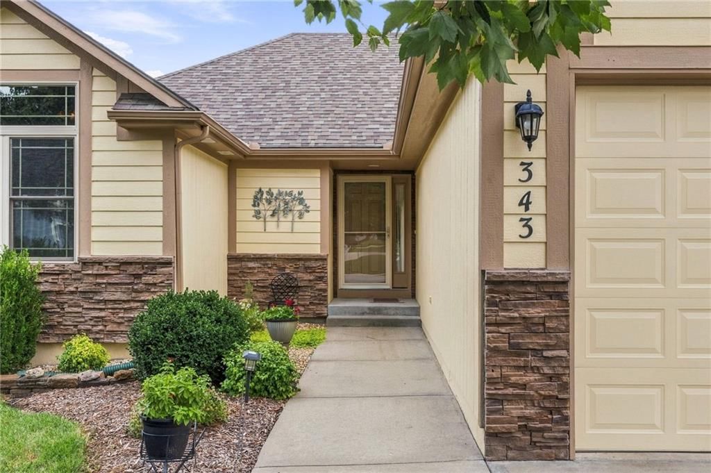 Photo 7 of 58 - 343 SE WOOD Lane, Lee's Summit, MO 64063