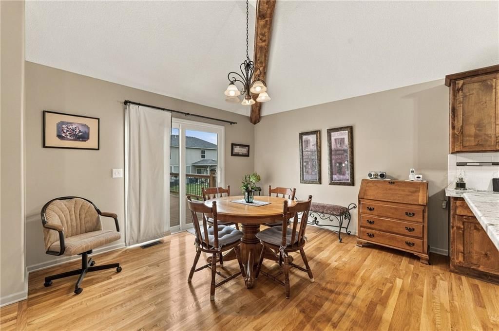 Photo 14 of 58 - 343 SE WOOD Lane, Lee's Summit, MO 64063