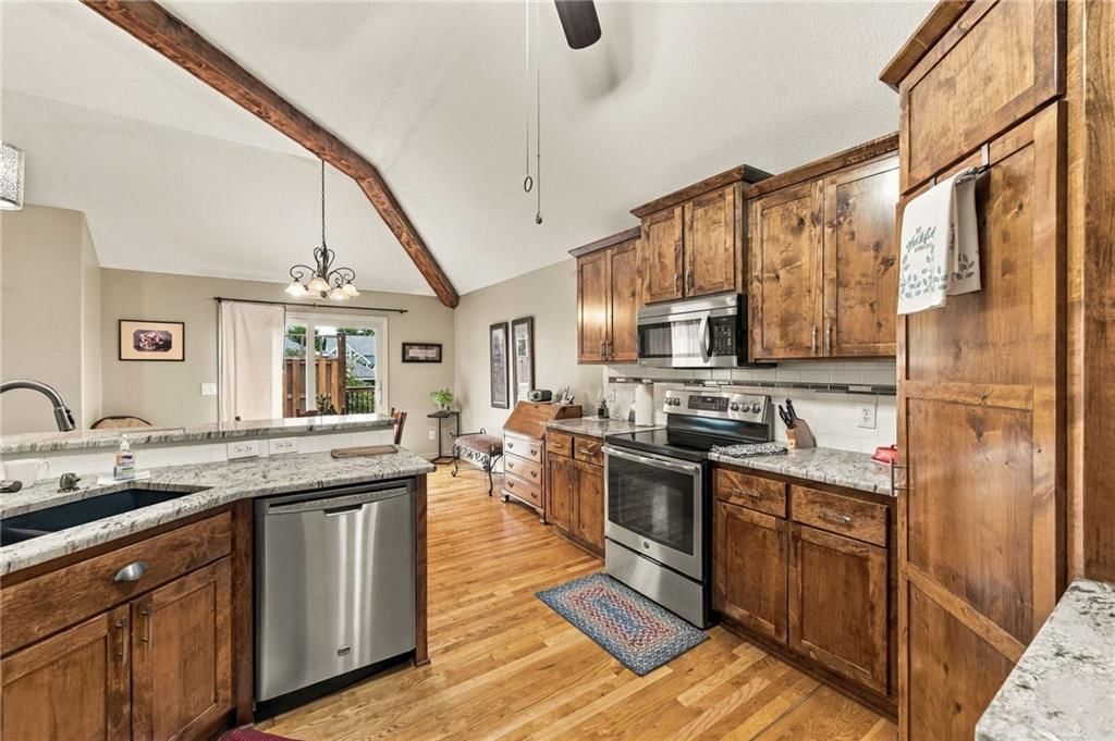 Photo 20 of 58 - 343 SE WOOD Lane, Lee's Summit, MO 64063