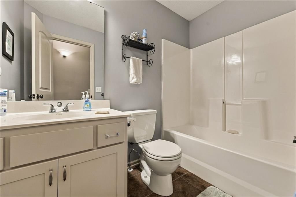 Photo 30 of 58 - 343 SE WOOD Lane, Lee's Summit, MO 64063