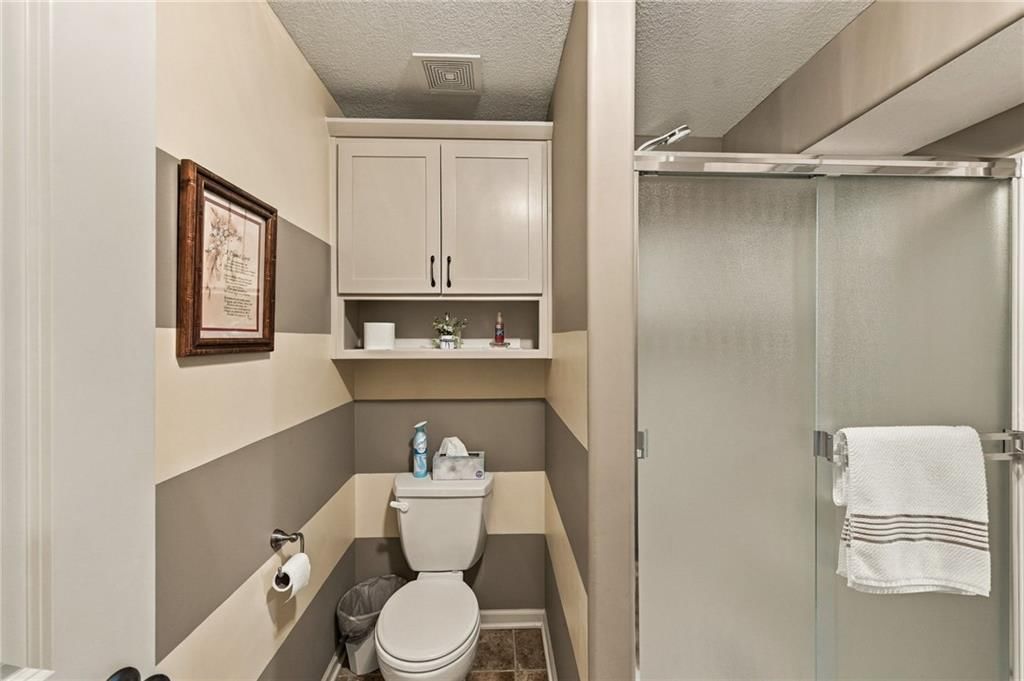 Photo 43 of 58 - 343 SE WOOD Lane, Lee's Summit, MO 64063