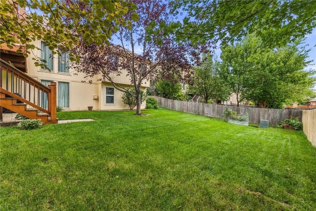 Deck at 343 SE WOOD Lane, Lee's Summit, MO 64063