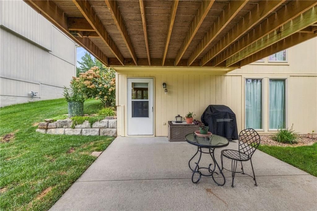 Photo 56 of 58 - 343 SE WOOD Lane, Lee's Summit, MO 64063
