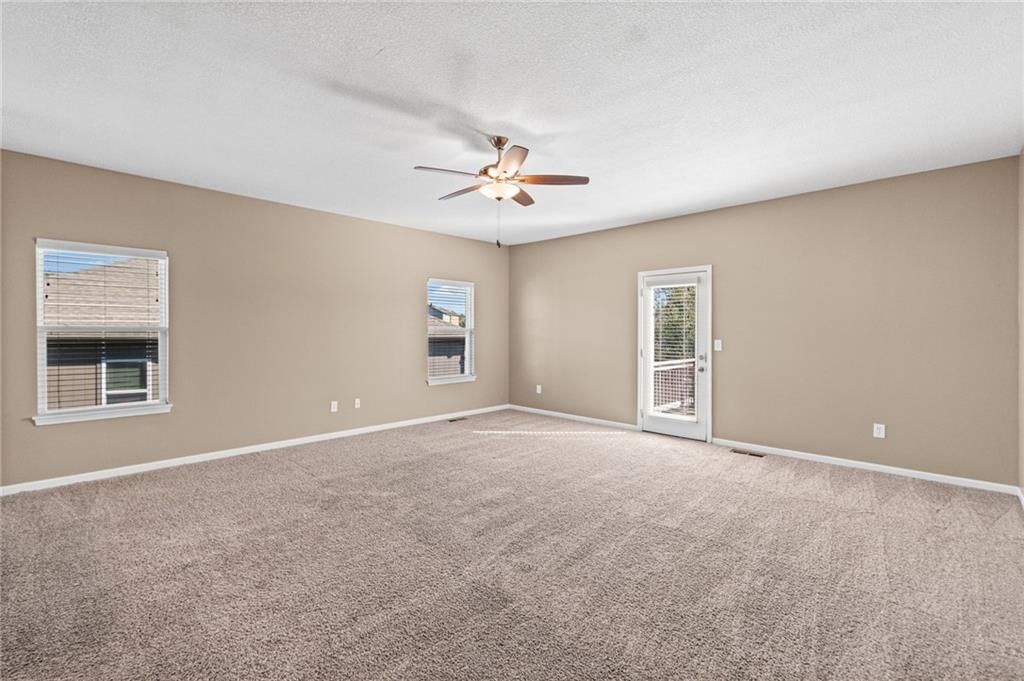 Photo 4 of 32 - 11035 N Jefferson Street, Kansas City, MO 64155