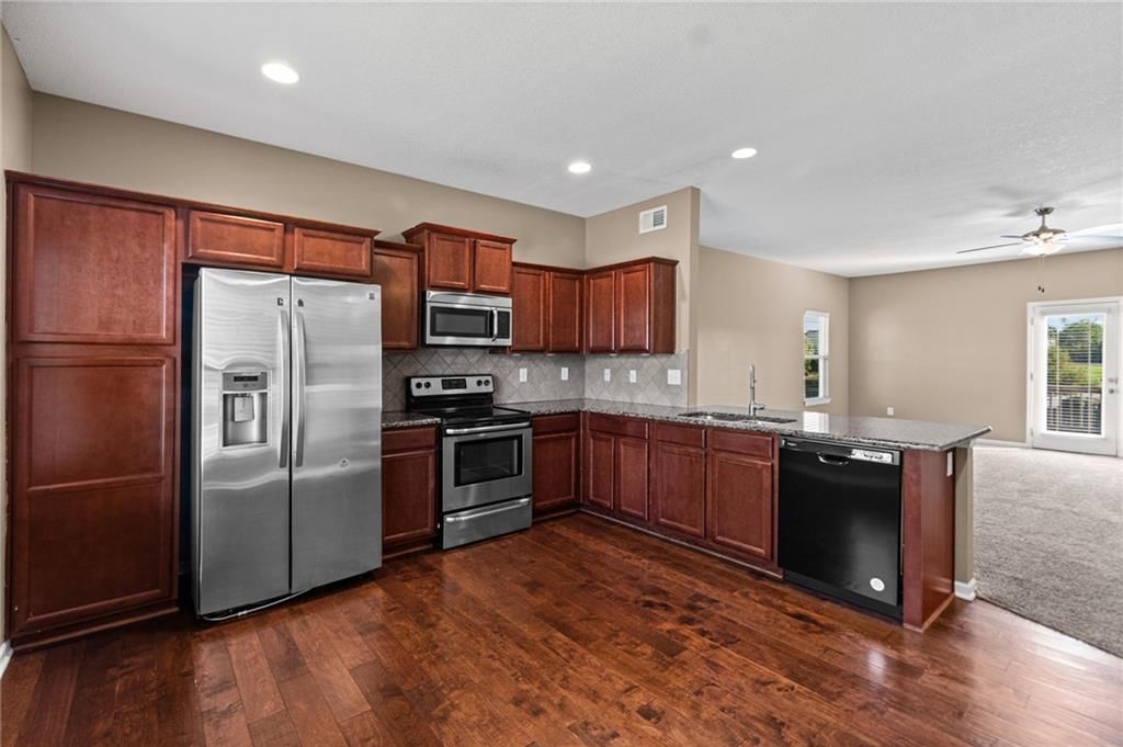 Photo 10 of 32 - 11035 N Jefferson Street, Kansas City, MO 64155