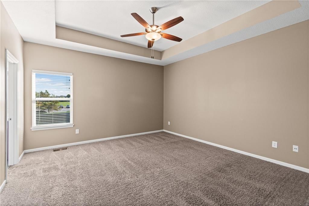 Photo 12 of 32 - 11035 N Jefferson Street, Kansas City, MO 64155