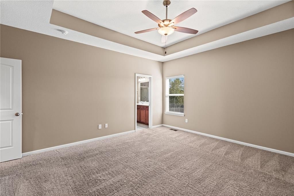 Photo 13 of 32 - 11035 N Jefferson Street, Kansas City, MO 64155