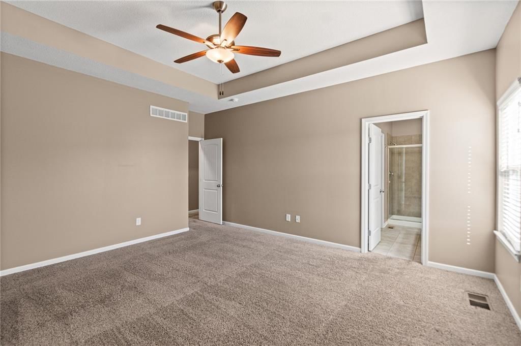 Photo 14 of 32 - 11035 N Jefferson Street, Kansas City, MO 64155