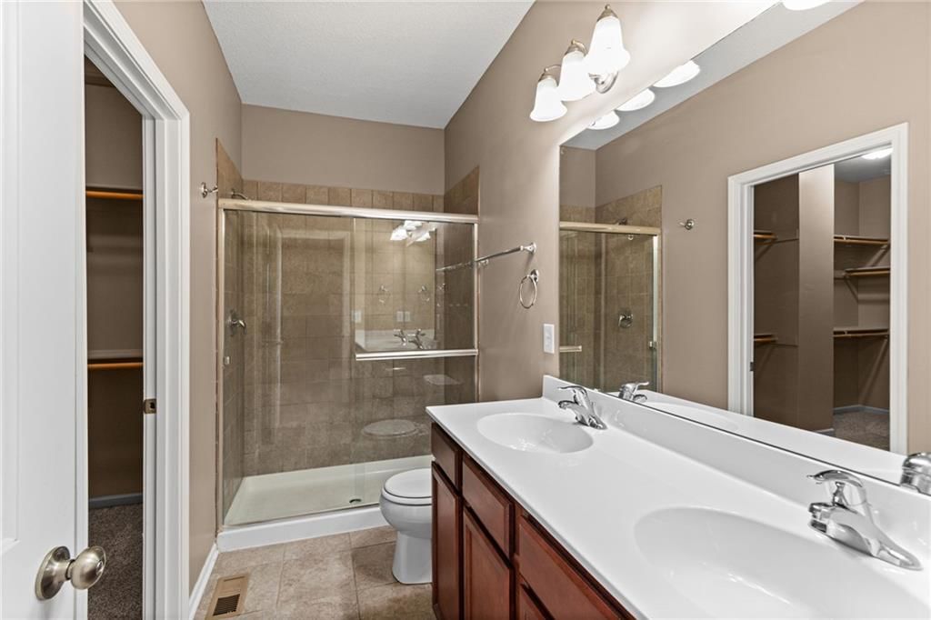 Photo 15 of 32 - 11035 N Jefferson Street, Kansas City, MO 64155