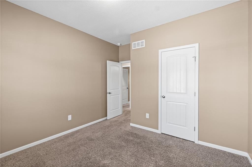 Photo 18 of 32 - 11035 N Jefferson Street, Kansas City, MO 64155