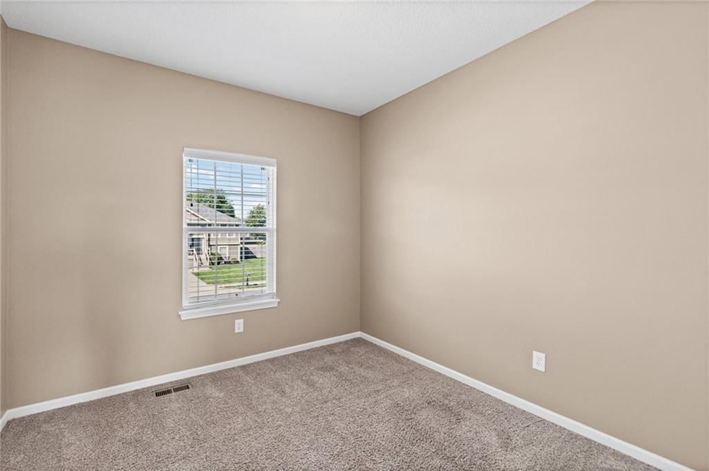 Photo 20 of 32 - 11035 N Jefferson Street, Kansas City, MO 64155