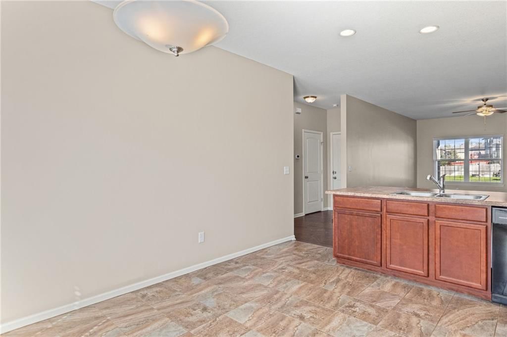 Photo 9 of 39 - 26169 W 141st Terrace, Olathe, KS 66061