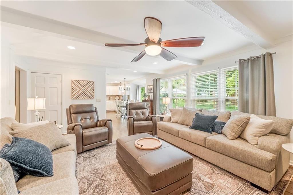 Photo 9 of 45 - 10417 OAKMONT Street, Overland Park, KS 66215