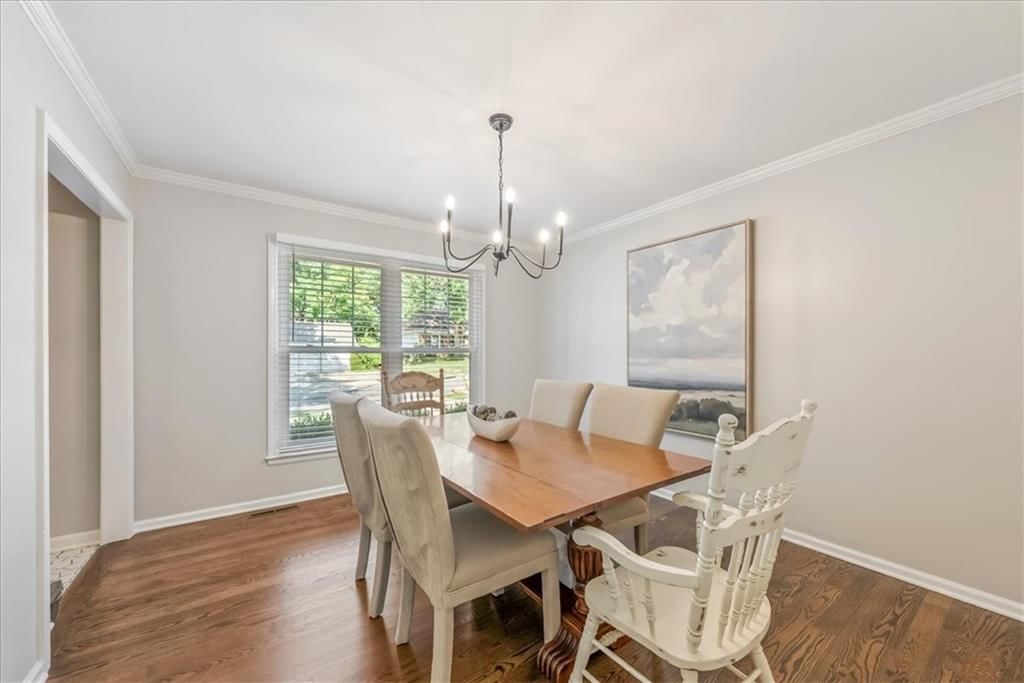Photo 15 of 45 - 10417 OAKMONT Street, Overland Park, KS 66215