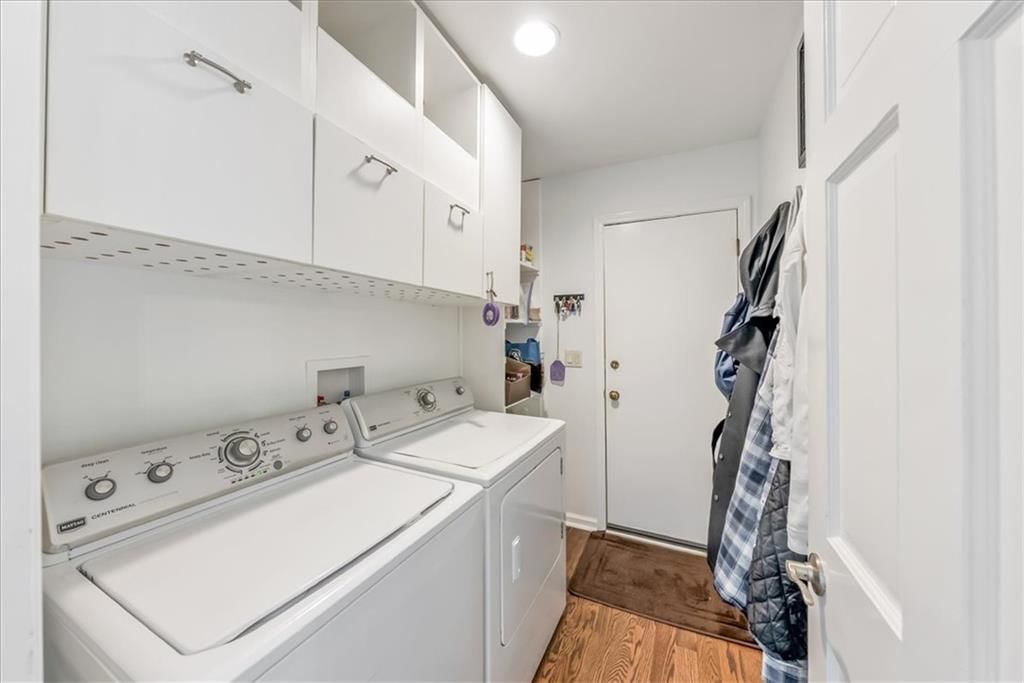 Photo 17 of 45 - 10417 OAKMONT Street, Overland Park, KS 66215