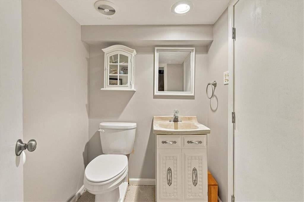 Photo 30 of 45 - 10417 OAKMONT Street, Overland Park, KS 66215
