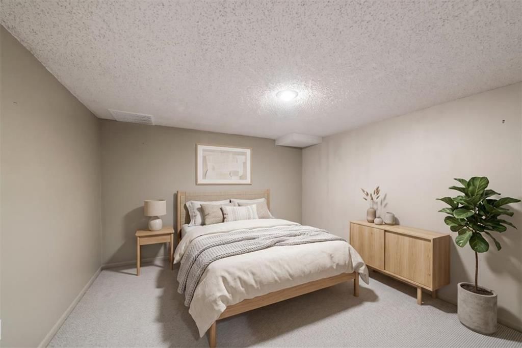 Photo 31 of 45 - 10417 OAKMONT Street, Overland Park, KS 66215