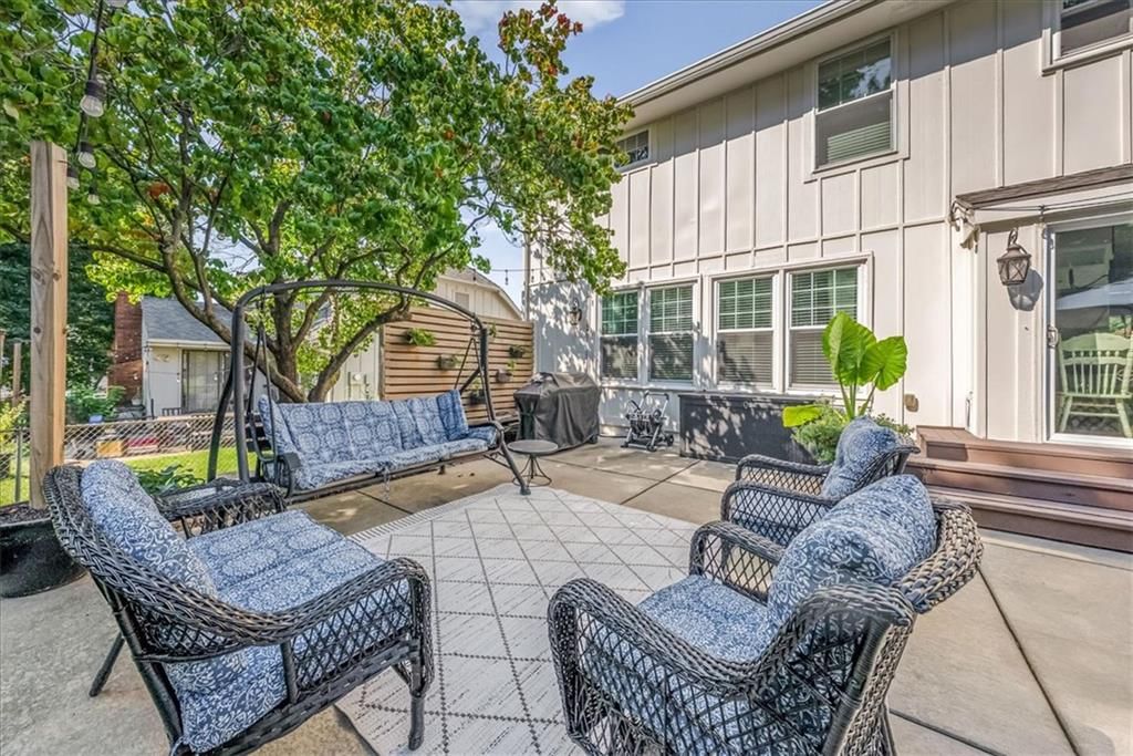 Photo 36 of 45 - 10417 OAKMONT Street, Overland Park, KS 66215