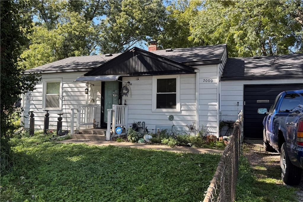 7000 Hunter Street, Raytown, MO: listing photo 2