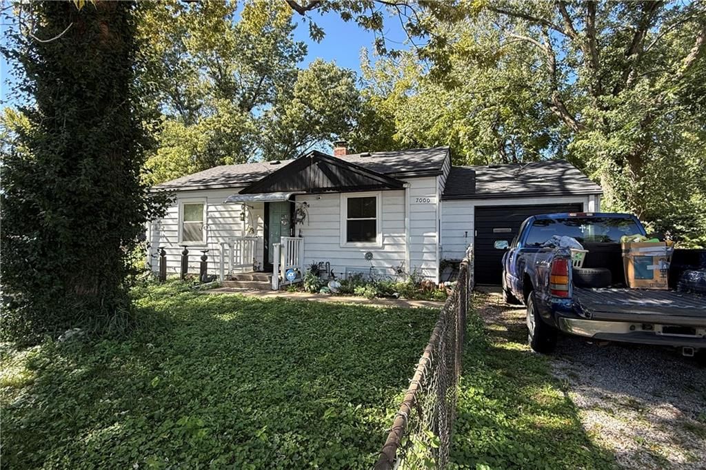 7000 Hunter Street, Raytown, MO: listing photo 3