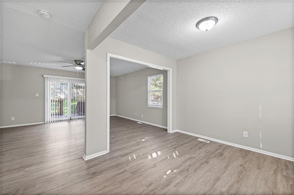 Photo 4 of 33 - 2200 Aqueduct Place, Independence, MO 64057