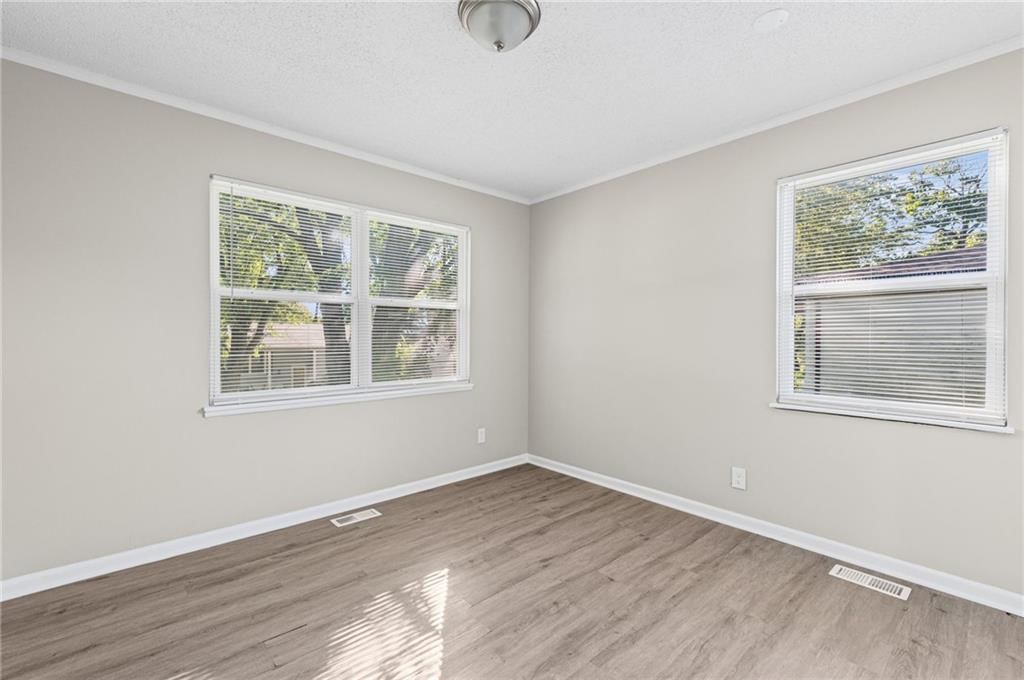 Photo 12 of 33 - 2200 Aqueduct Place, Independence, MO 64057