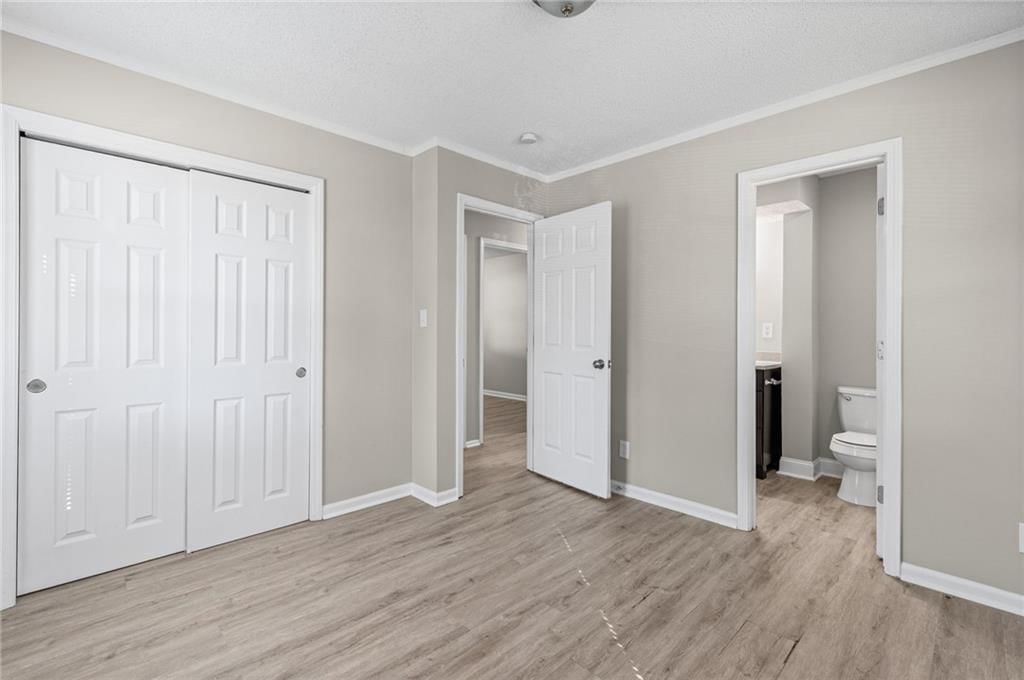 Photo 14 of 33 - 2200 Aqueduct Place, Independence, MO 64057
