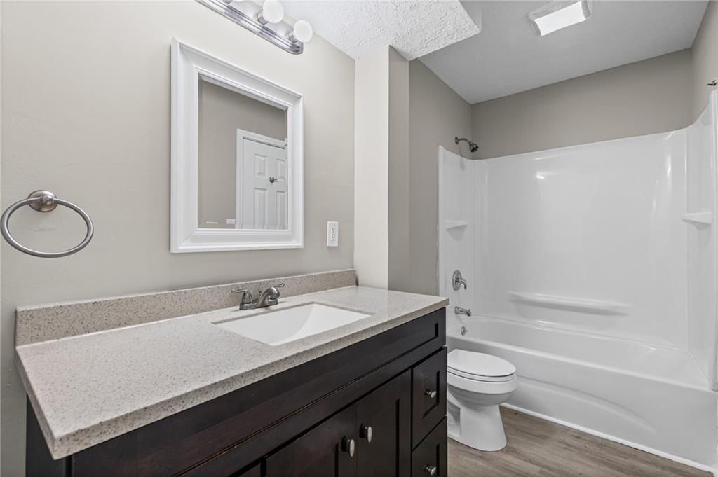 Photo 15 of 33 - 2200 Aqueduct Place, Independence, MO 64057