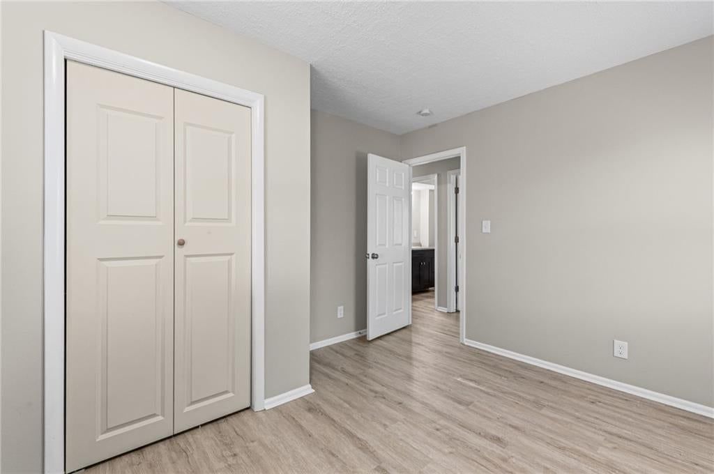 Photo 17 of 33 - 2200 Aqueduct Place, Independence, MO 64057