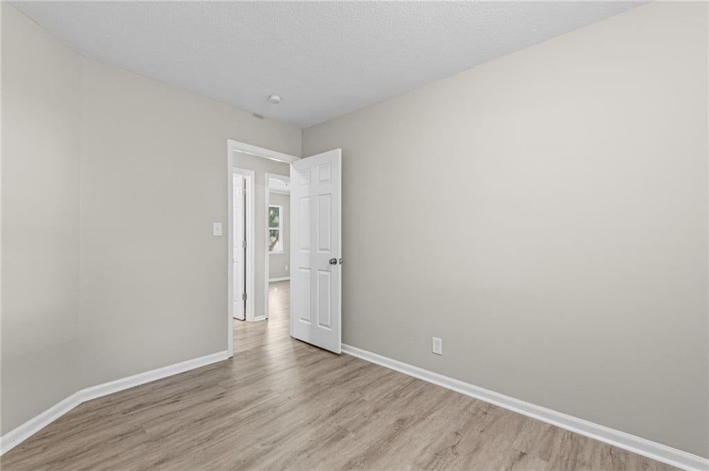Photo 19 of 33 - 2200 Aqueduct Place, Independence, MO 64057
