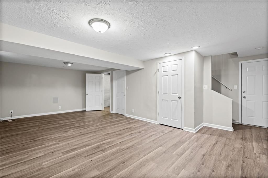 Photo 21 of 33 - 2200 Aqueduct Place, Independence, MO 64057