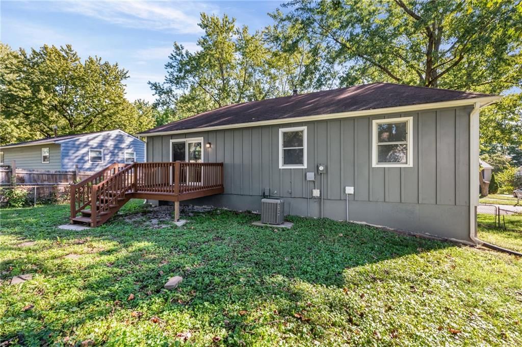 Photo 29 of 33 - 2200 Aqueduct Place, Independence, MO 64057