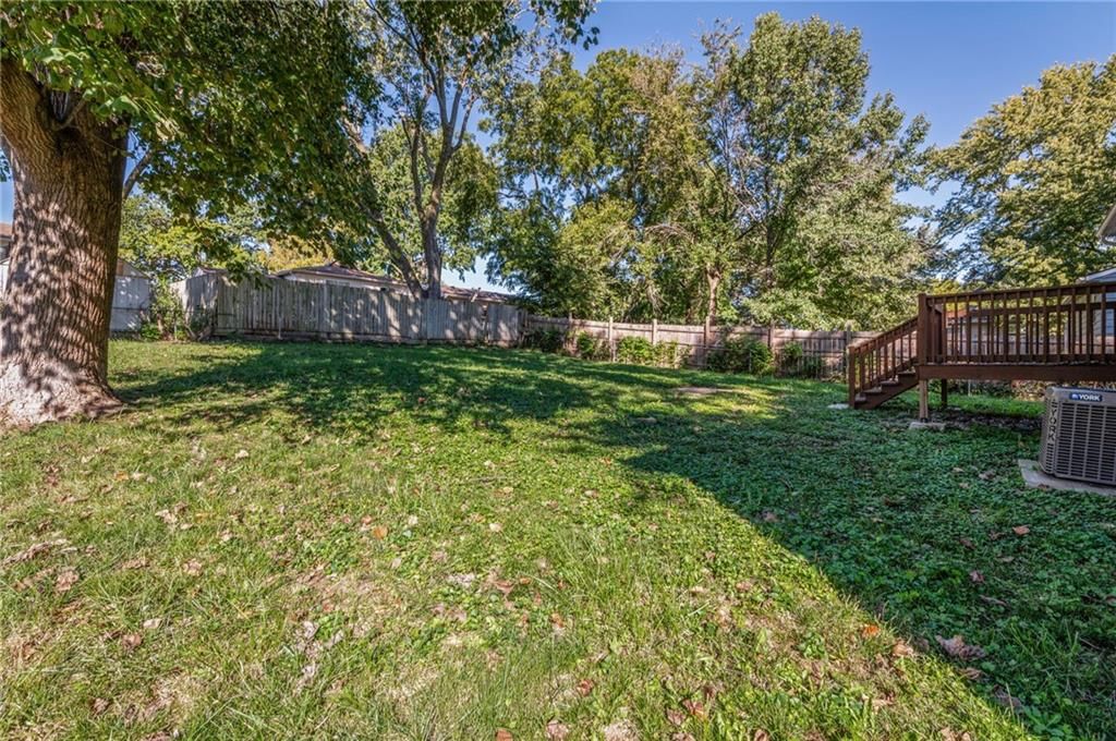 Photo 30 of 33 - 2200 Aqueduct Place, Independence, MO 64057