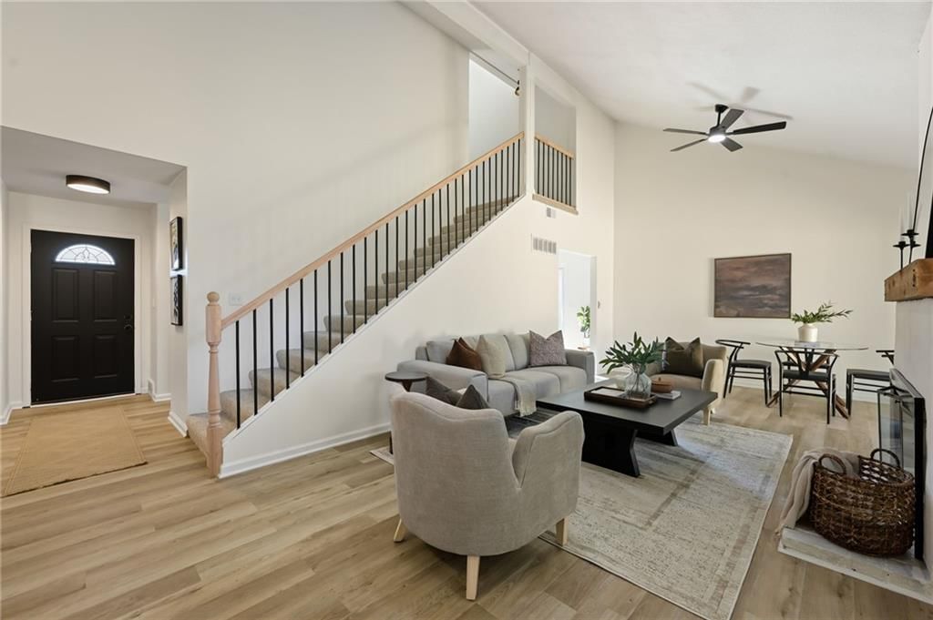 Photo 4 of 20 - 6603 Earnshaw Street, Shawnee, KS 66216