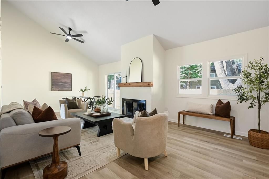 6603 Earnshaw Street, Shawnee, KS: listing photo 2
