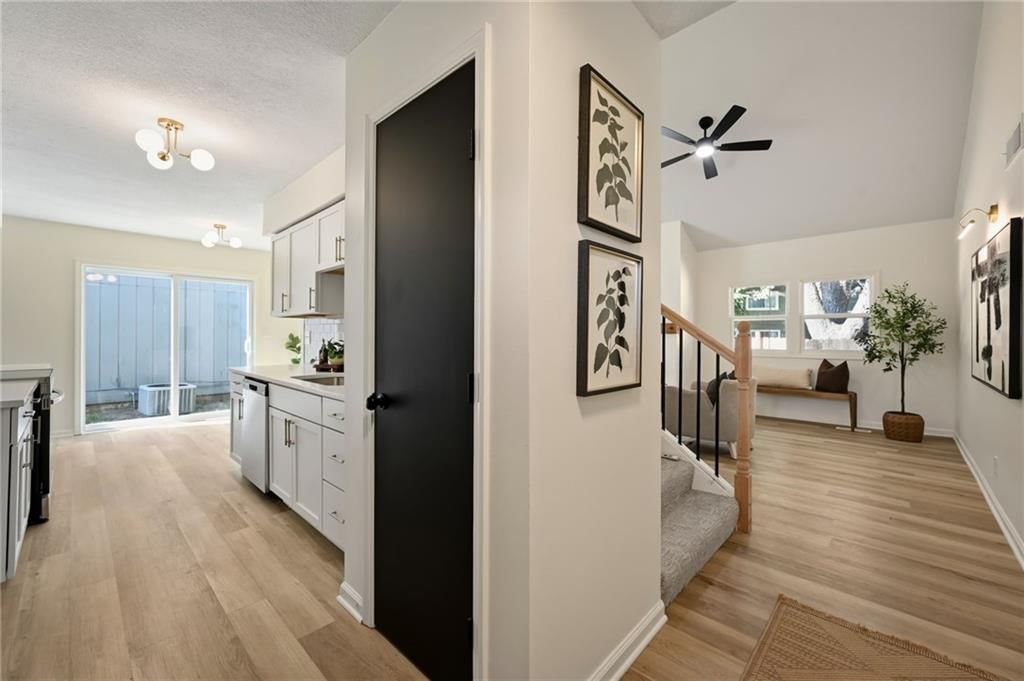 Photo 5 of 20 - 6603 Earnshaw Street, Shawnee, KS 66216