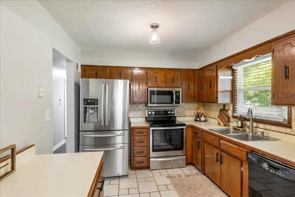 Photo 6: stainless steel appliances, 6739 NW Hilldale Drive, Kansas City, MO 64151