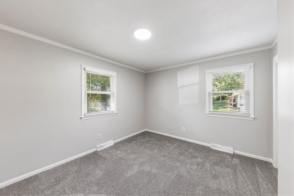 Photo 10 of 17 - 6739 NW Hilldale Drive, Kansas City, MO 64151