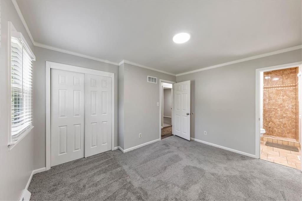 Photo 11 of 17 - 6739 NW Hilldale Drive, Kansas City, MO 64151