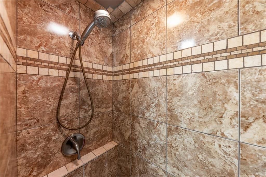 Photo 14 of 17 - 6739 NW Hilldale Drive, Kansas City, MO 64151