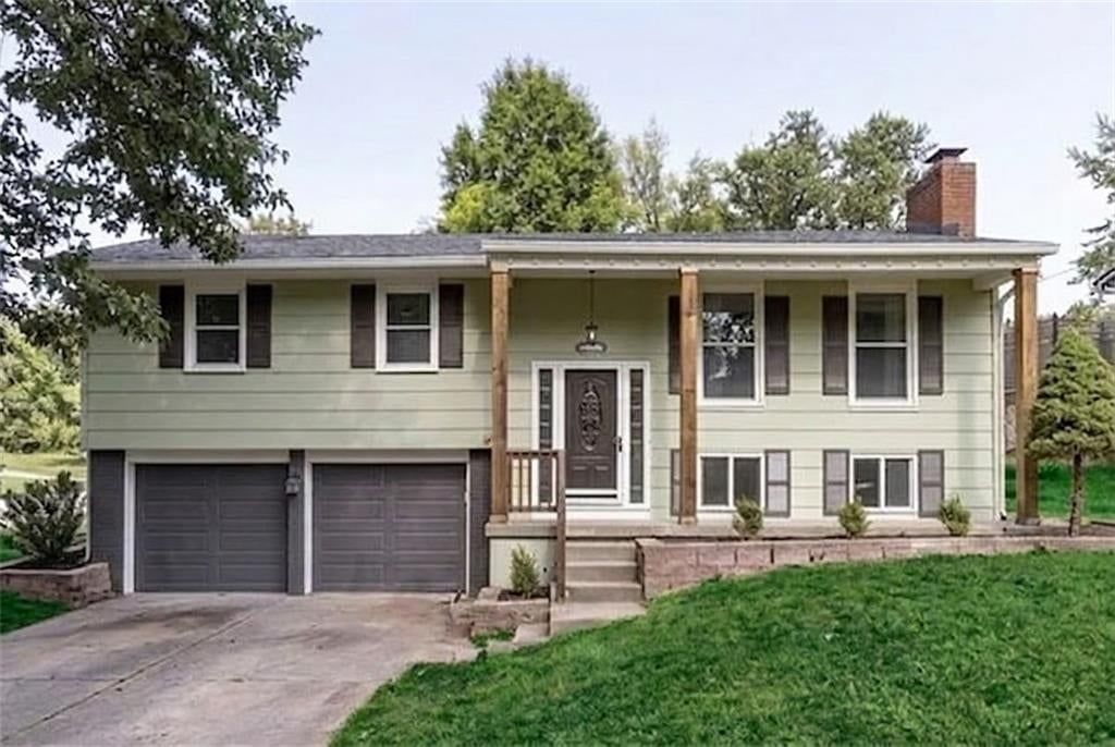 6739 NW Hilldale Drive, Kansas City, MO: listing photo 2