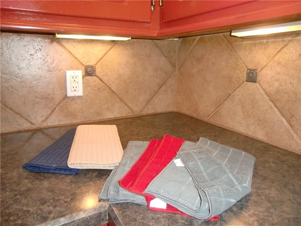 Kitchen backsplash at 3401 S Ellison Way, Independence, MO 64055