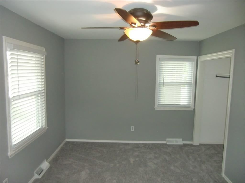 Photo 13 of 28 - 3401 S Ellison Way, Independence, MO 64055
