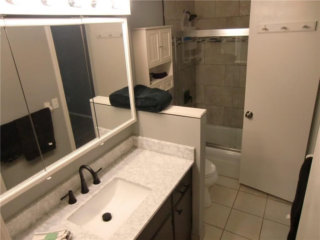 Photo 14 of 28 - 3401 S Ellison Way, Independence, MO 64055