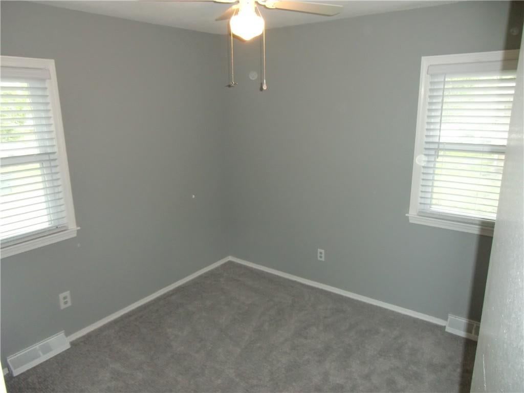 Photo 16 of 28 - 3401 S Ellison Way, Independence, MO 64055